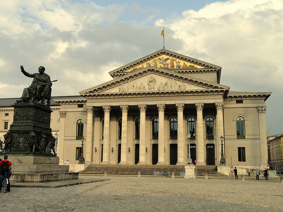 Max-Joseph-Platz: O Grande Palco da Cultura de Munique - Foto de Daderot / WikiMedia Commons