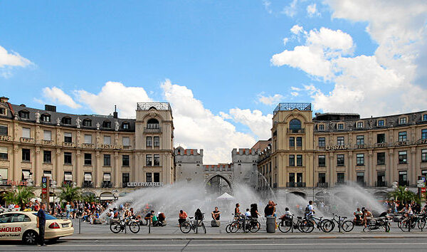 Karlsplatz: Heranças Medievais E O Subterrâneo Agitado De Munique - Foto de Meister Eiskalt no WikimediaCommons