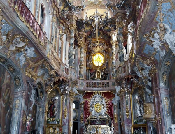 6 Igrejas em Munique para incluir em sua visita: Asamkirche - Foto de RitaE / pixabay