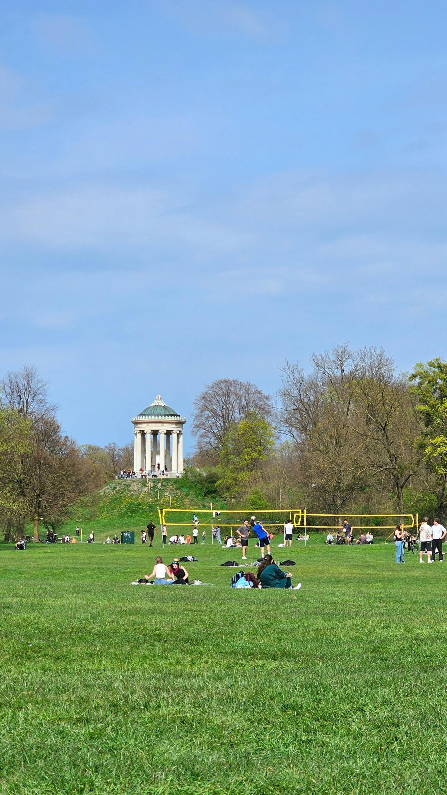 Jardim Inglês de Munique: Natureza, Cultura e a Fascinante Onda do Eisbach - Foto de Elda Luzi / Pexels