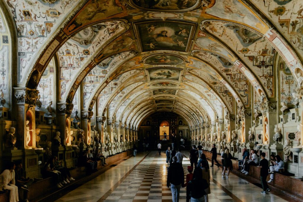 Residenz: Maior Palácio Urbano da Alemanha - Foto de Red Nguyen no Pexels

