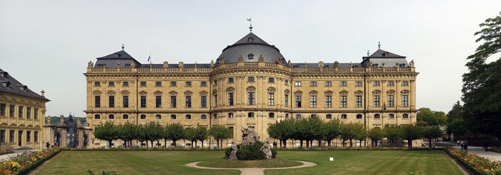 Residenz: Maior Palácio Urbano da Alemanha - Imagem de blizniak por Pixabay