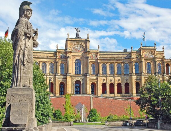 Maximilianeum: O Parlamento do Estado da Baviera em Munique - Foto de Guido Radig em Wikimedia Commons