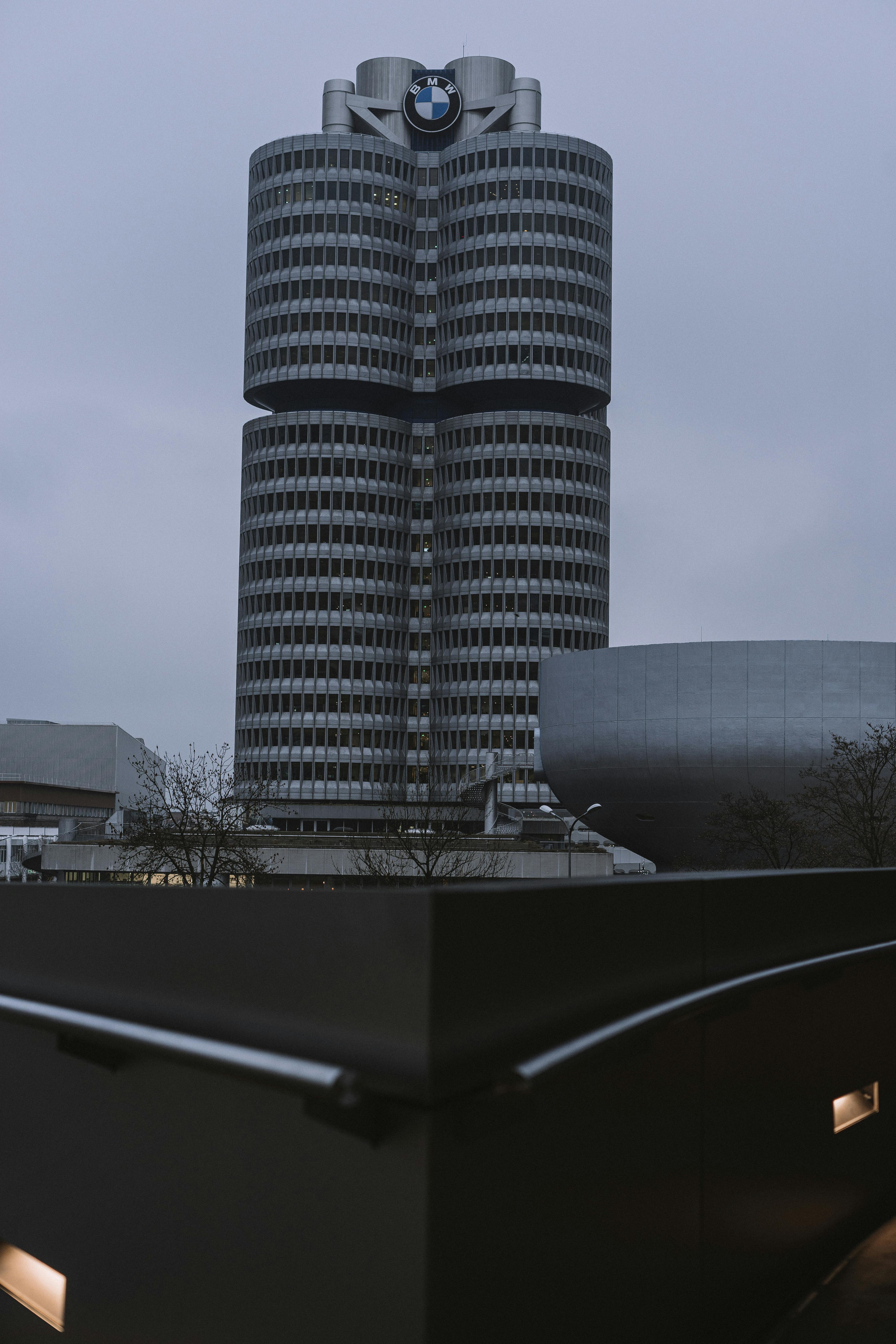 Complexo da BMW em Munique: Guia Completo do Museu, Fábrica e BMW Welt - Foto de Nici Gottstein / Pexels